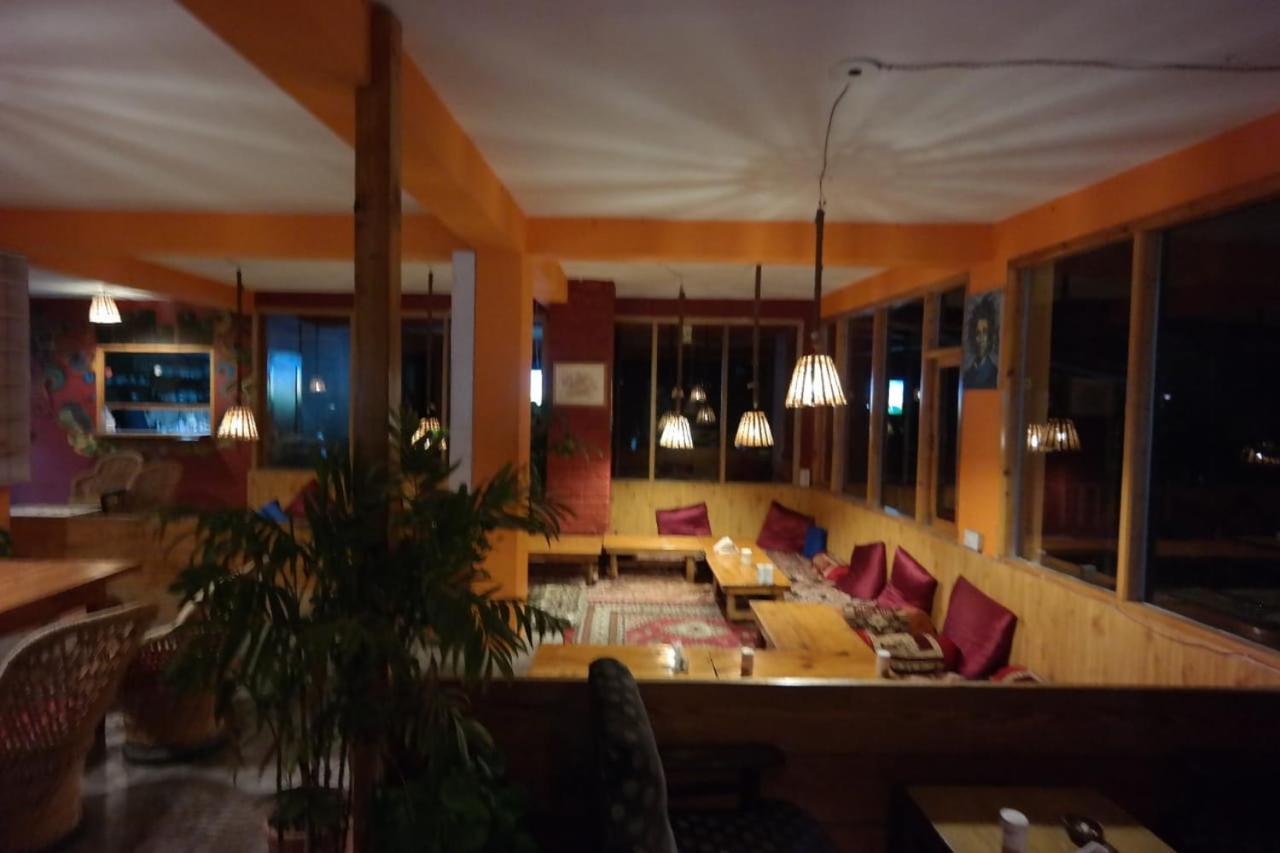 Rasta Cafe And Lodge Manāli Eksteriør bilde